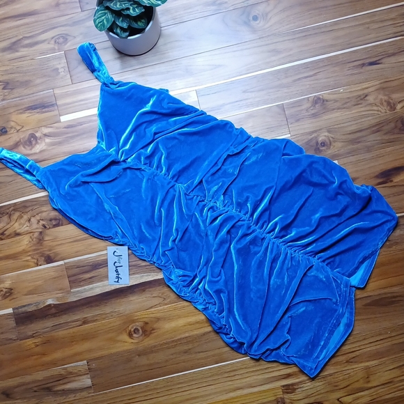 🌿Blue Velvet Ruched Mini Dress Size 2X - Picture 8 of 9